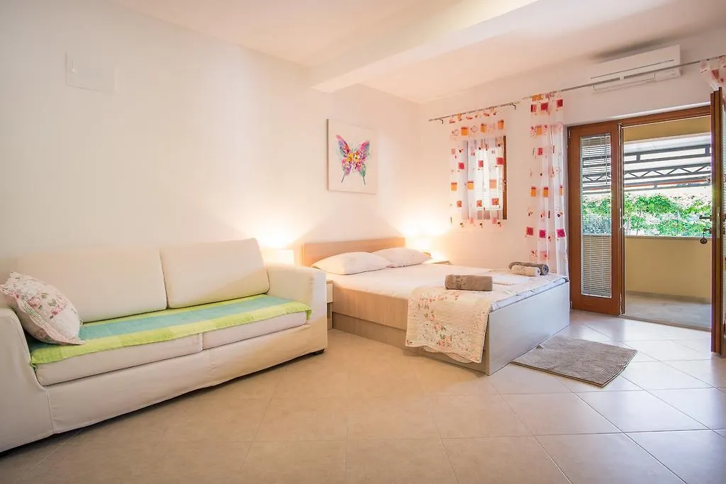 Apartments Iva Krk Town 0*,